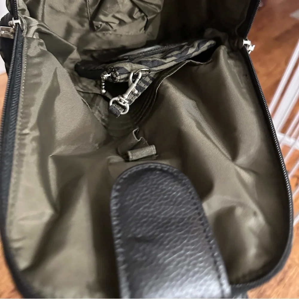 Baggallini small animal print NWOT tags backpack. - Picture 8 of 11